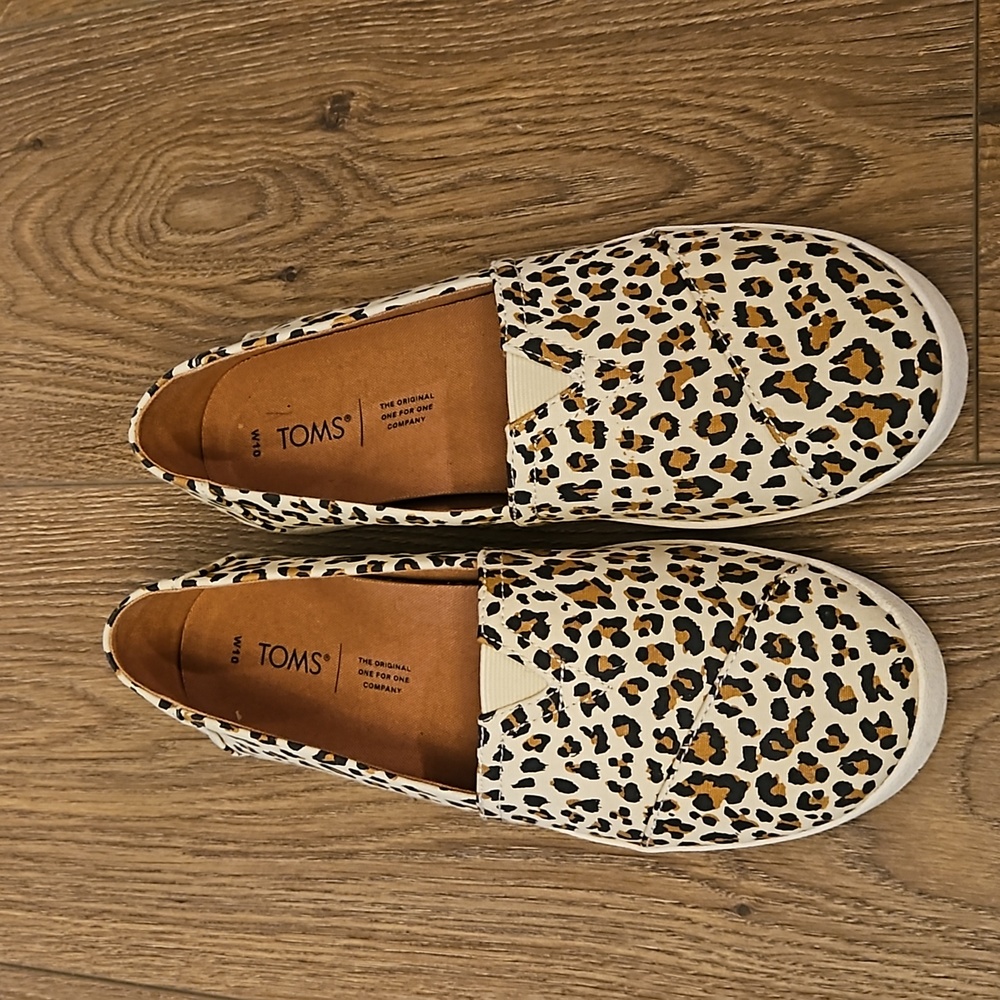 Tom's cheetah size 10